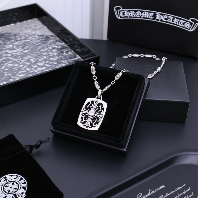 Ch**me He**ts necklaces